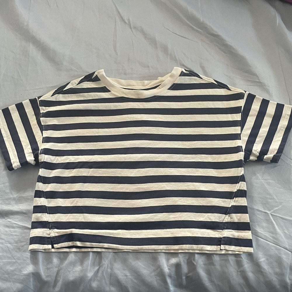 cropped navy blue and white shirt from old navy